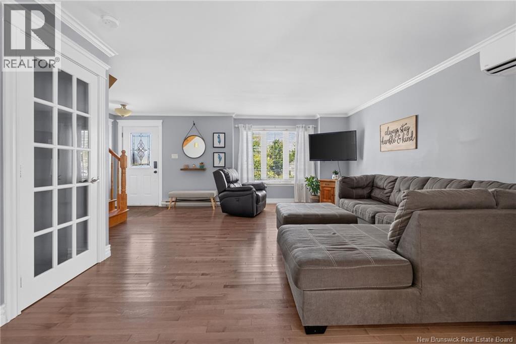 89 Christopher - Image 13