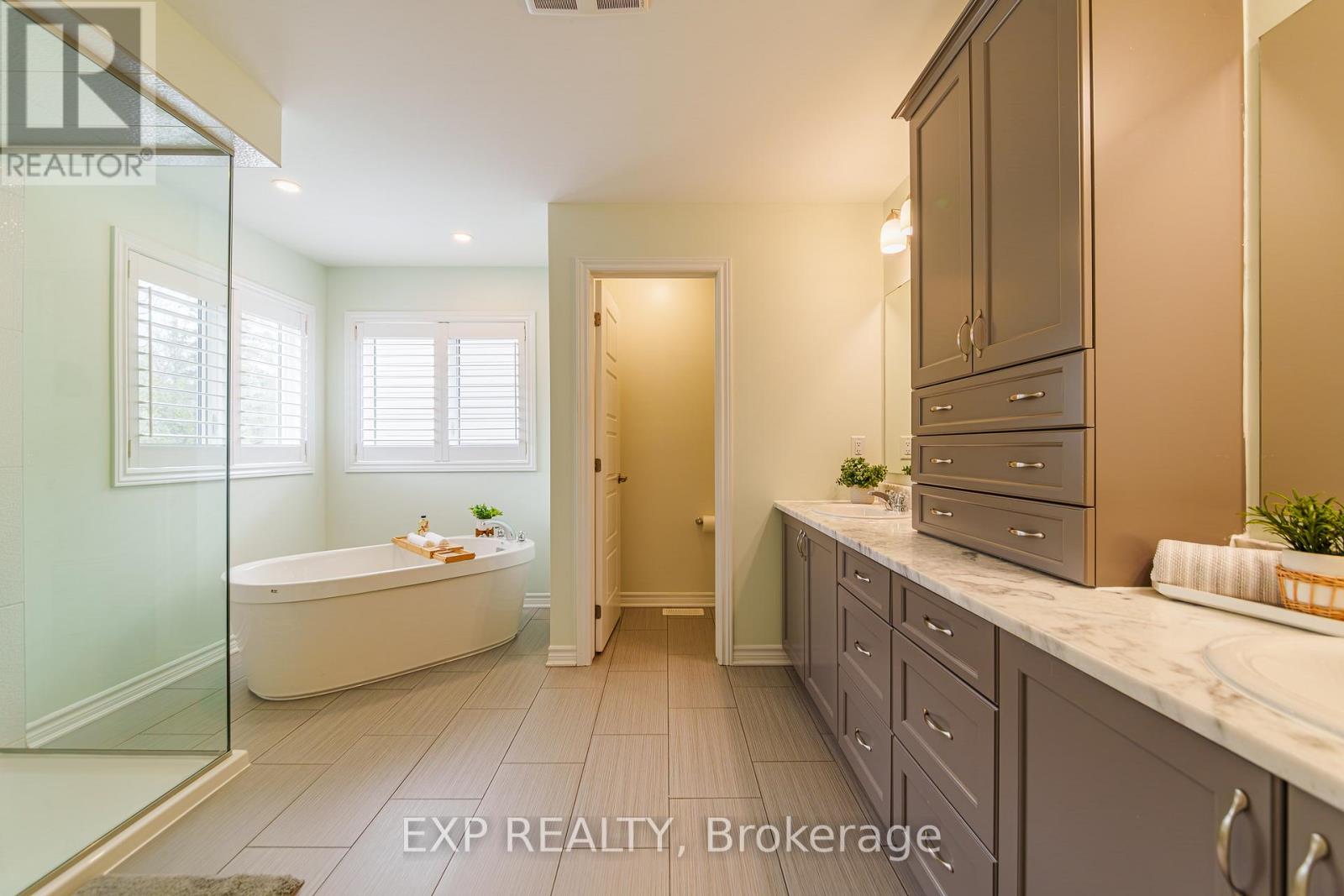 840 STALLION CRESCENT - 24