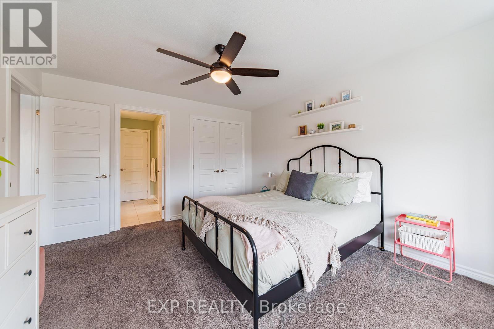 840 STALLION CRESCENT - 32