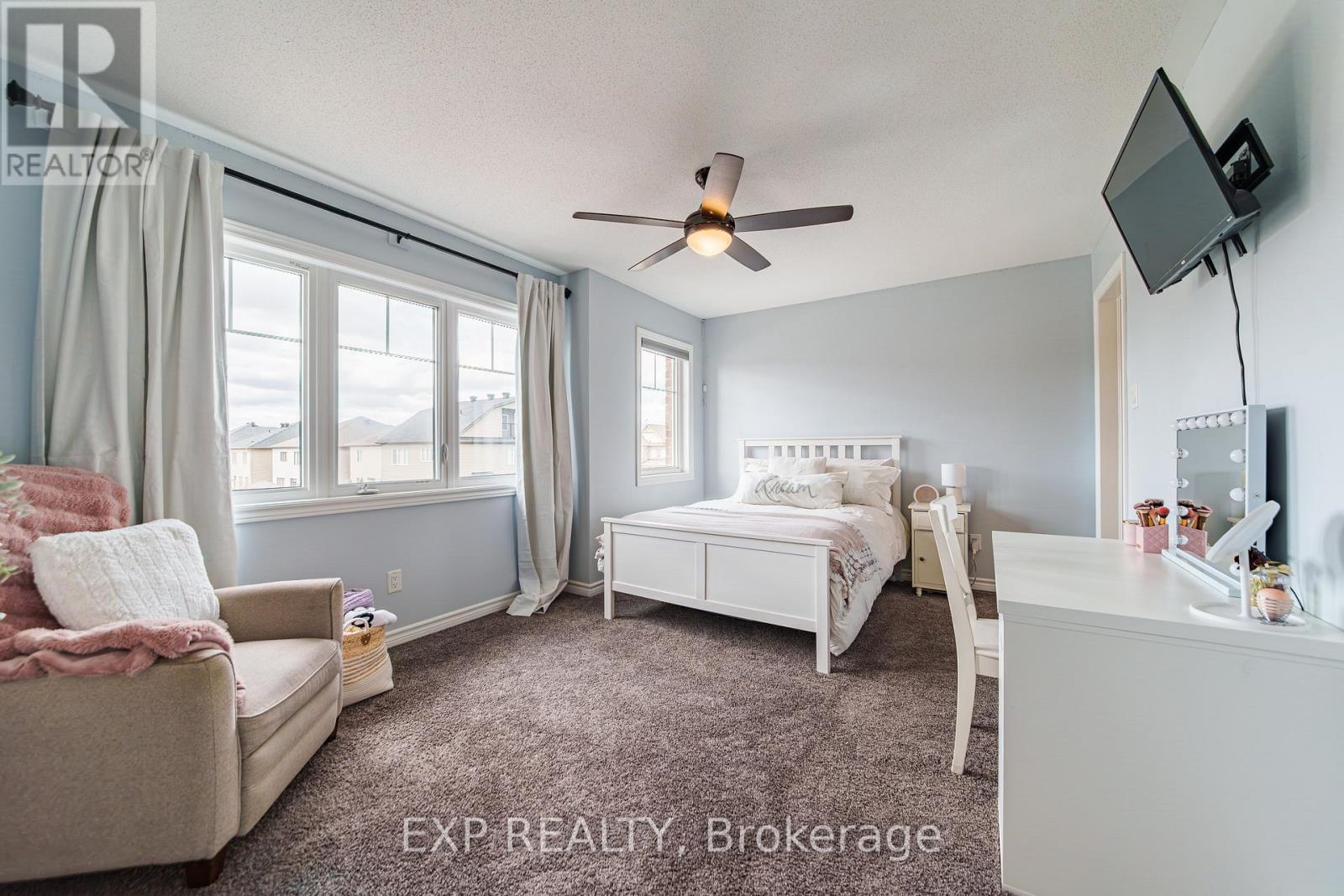 840 STALLION CRESCENT - 33