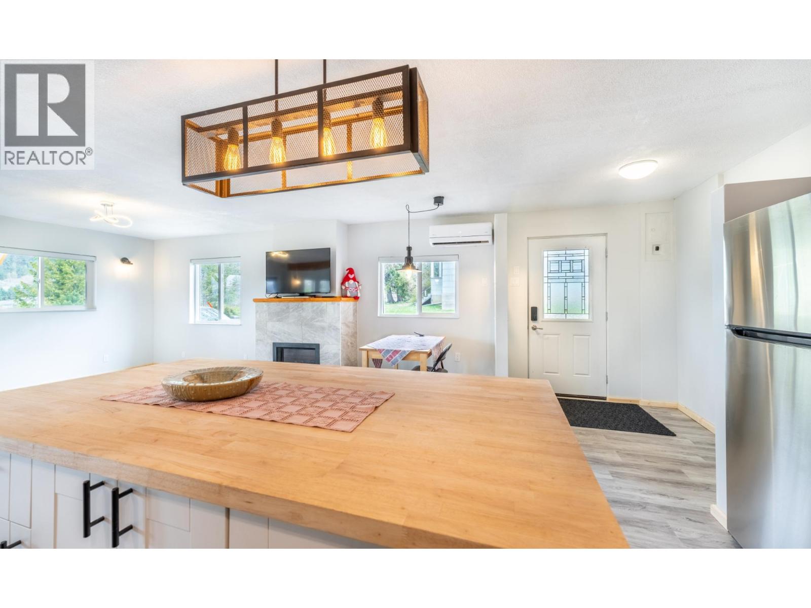 919 REGINA Street - 10