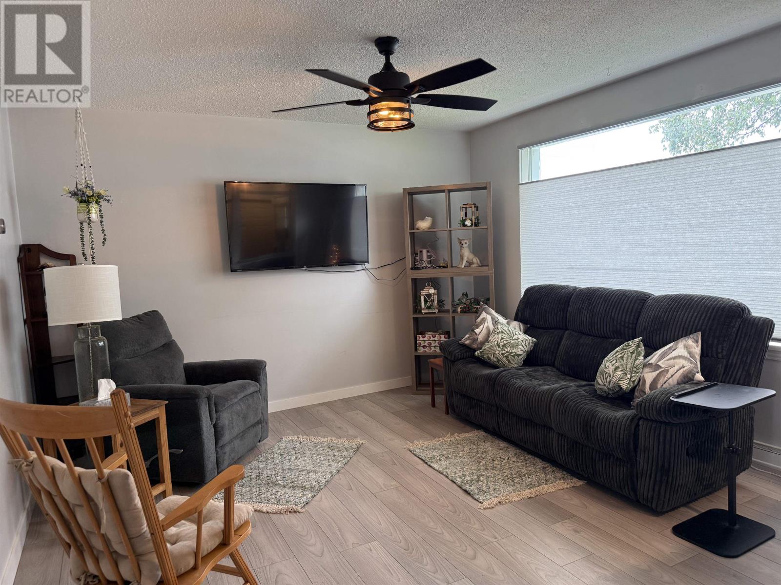 2613 ISABELLA ST E - 2