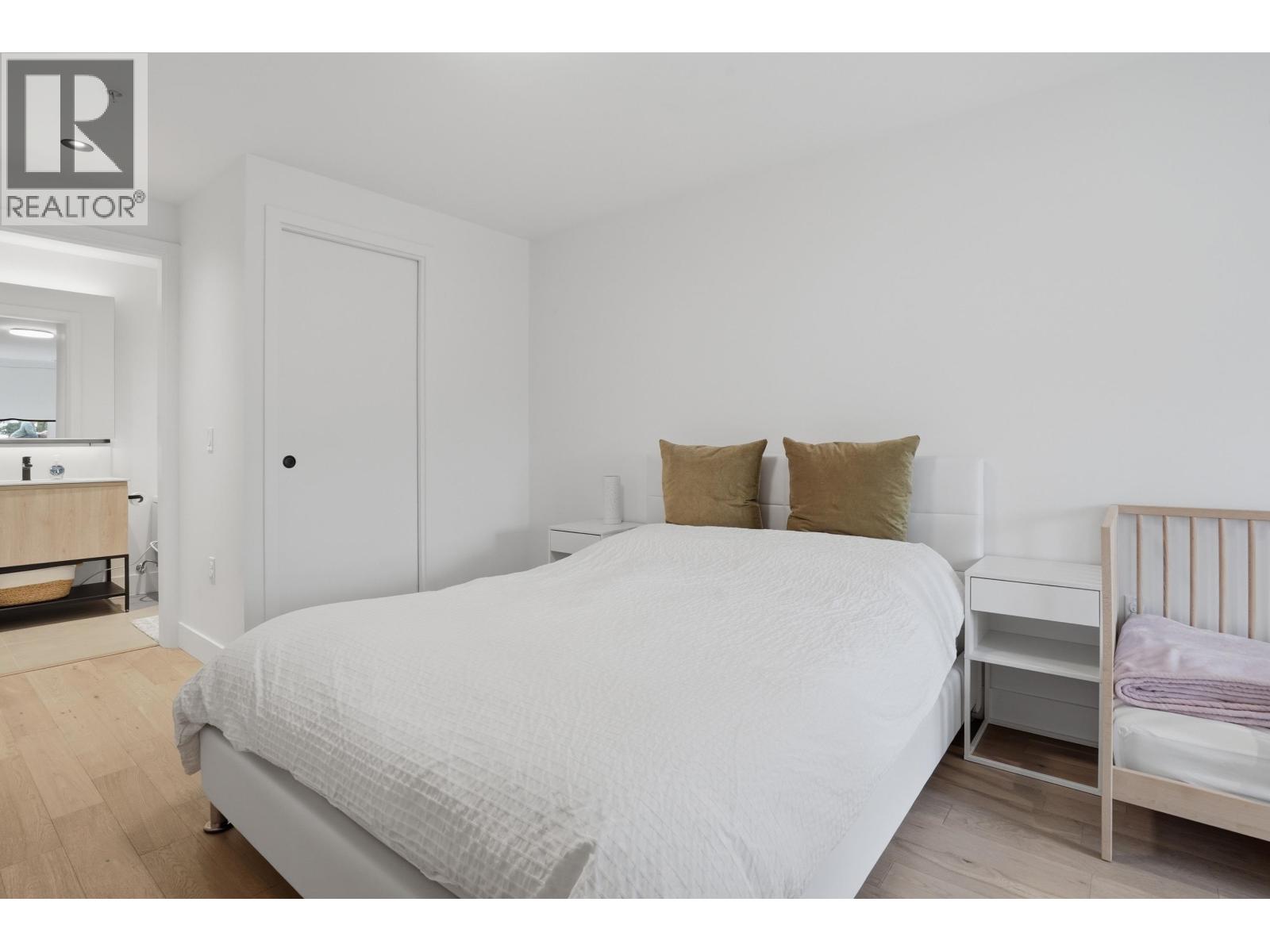 3 Bed, 3 Bath House for Sale in Vancouver – 3960 DUMFRIES STREET, Vancouver – MLS# R3148351 - Image 11