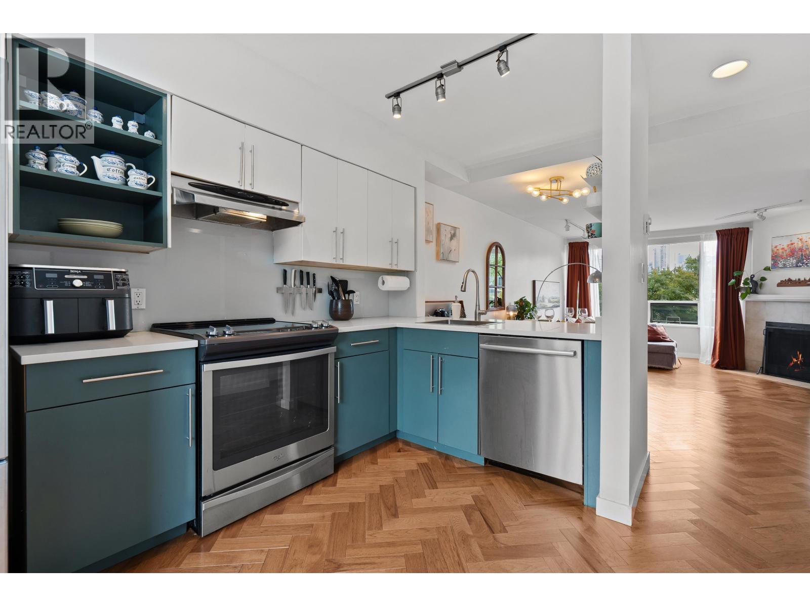 2 Bed, 2 Bath House for Sale in Vancouver – 13 939 W 7TH AVENUE, Vancouver – MLS# R3148379 - Image 9