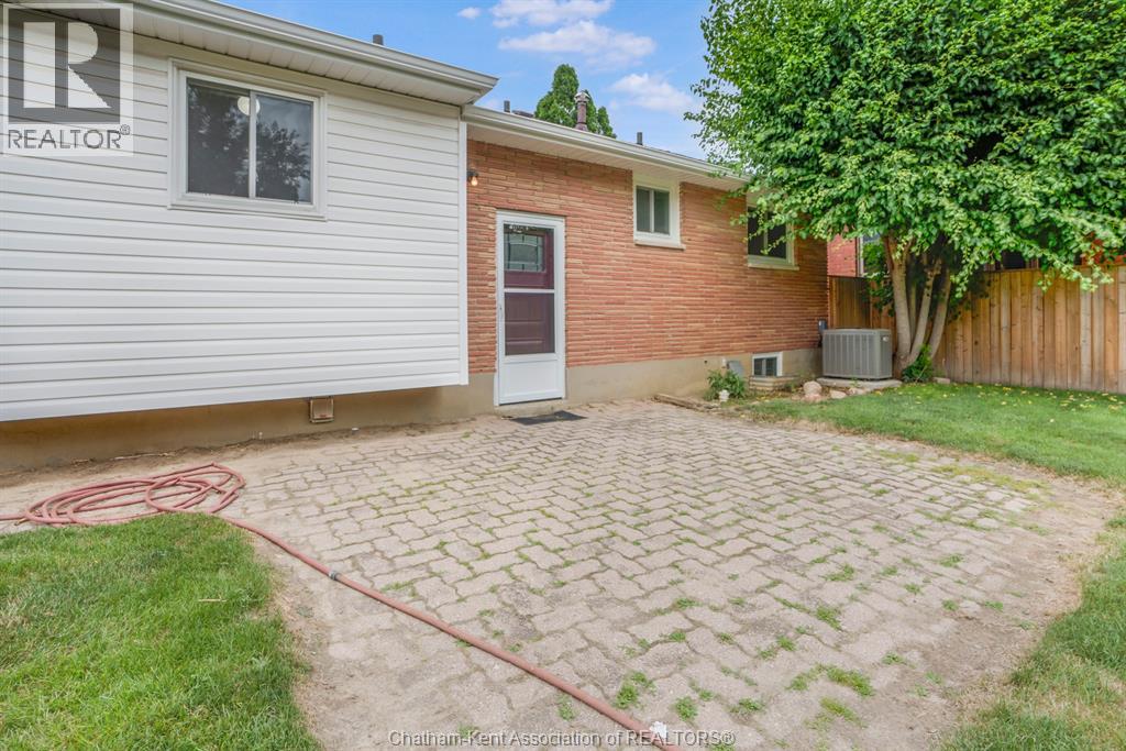 66 HOLLAND AVENUE - 34