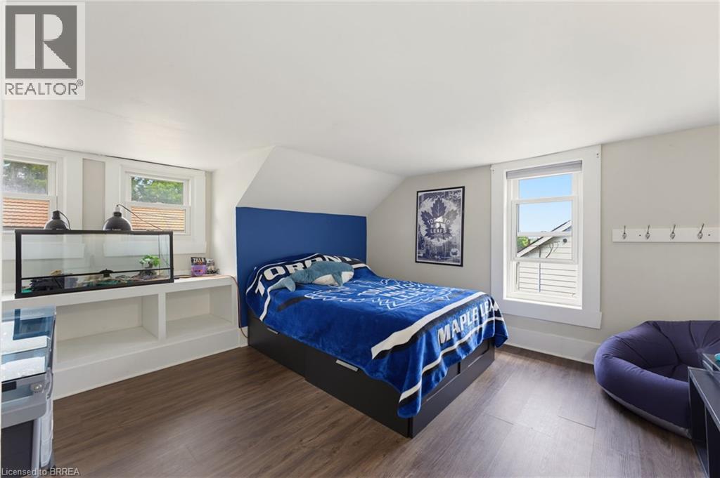 7 LORIMER Street - 16