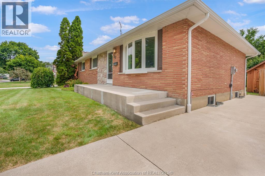66 HOLLAND AVENUE - 3