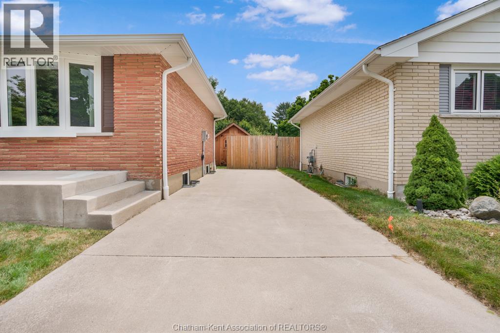 66 HOLLAND AVENUE - 4