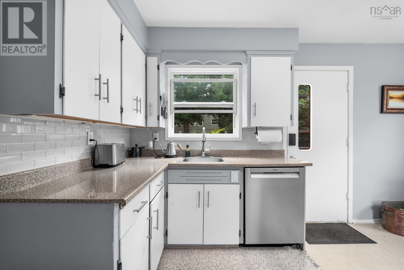 484 Spring Avenue - 8