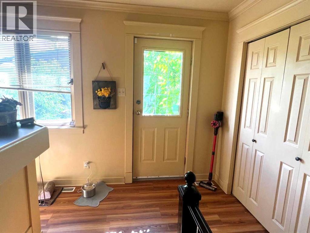 953 Columbia Boulevard W - 28