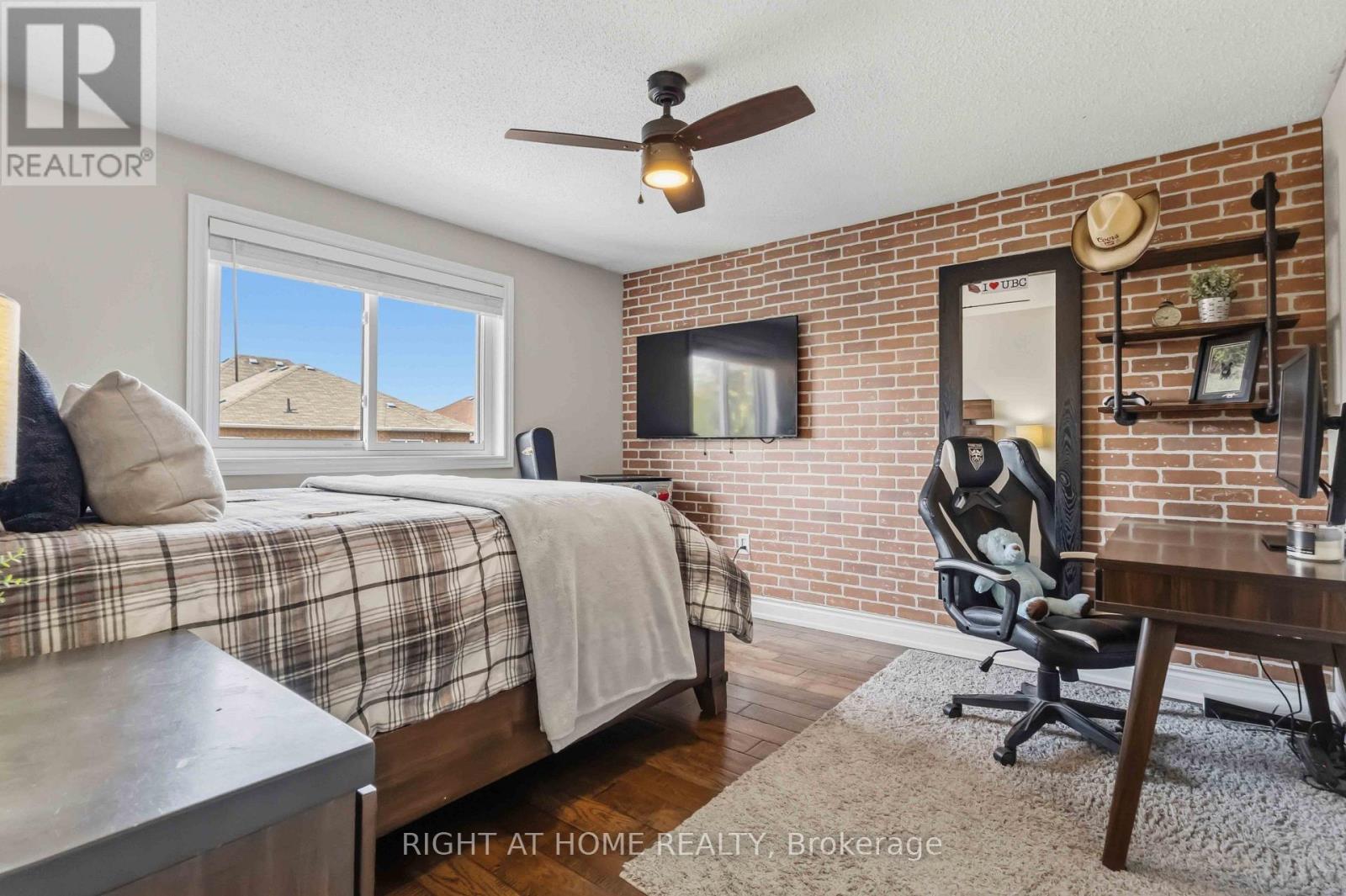 57 MORNING GLORY CRESCENT - 32