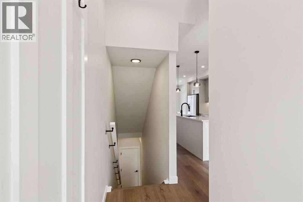 4307 30 Avenue SW - 24
