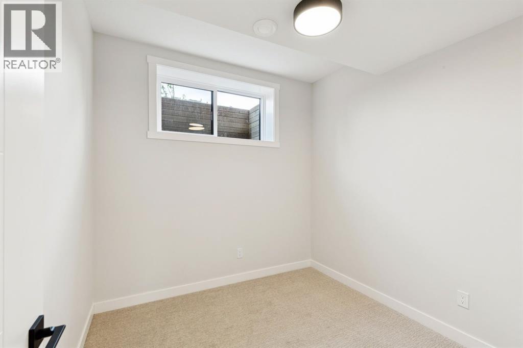 4307 30 Avenue SW - 29