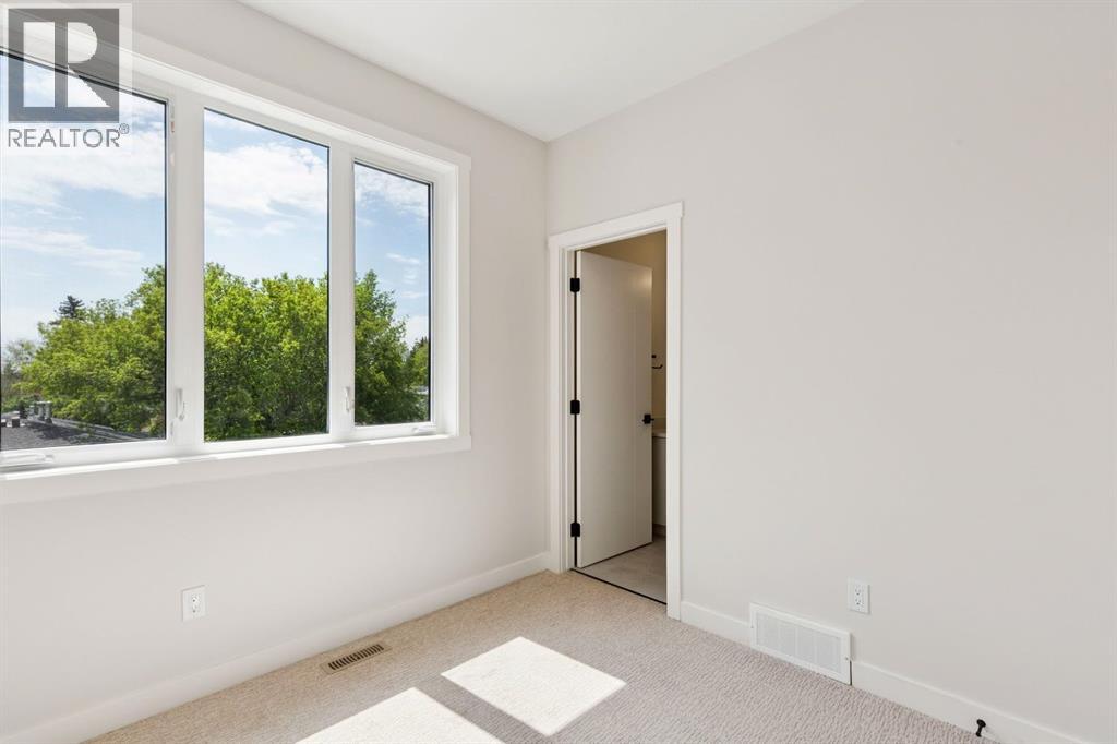 4307 30 Avenue SW - 14