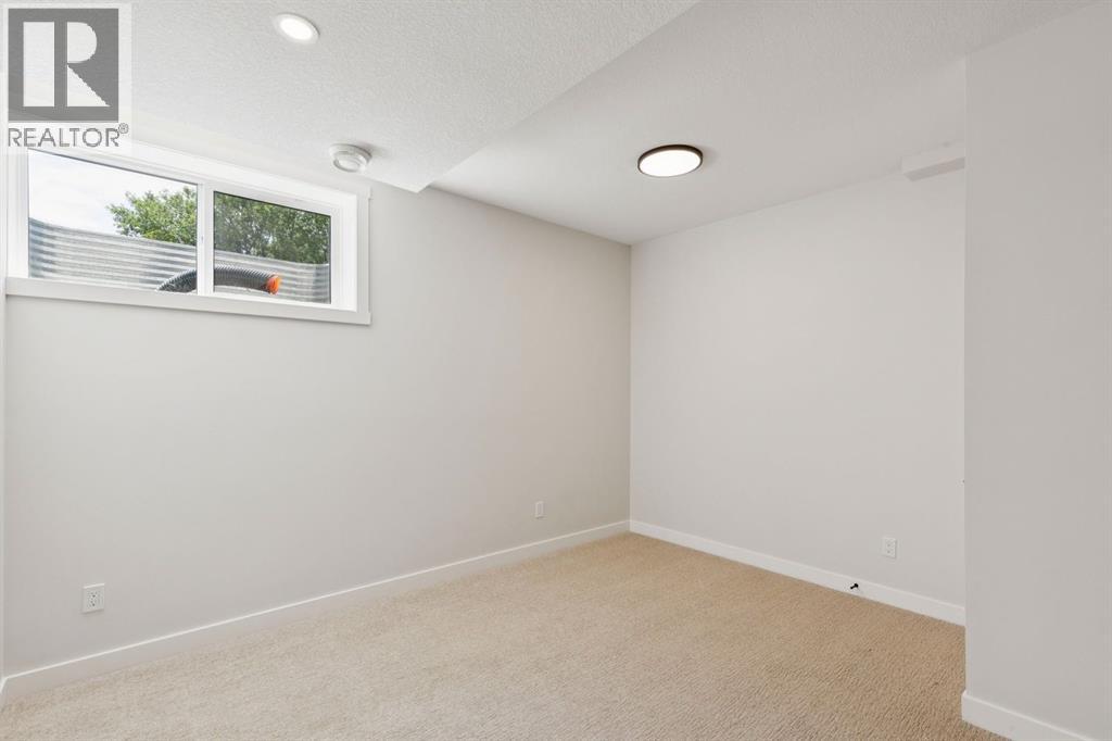 4307 30 Avenue SW - 27