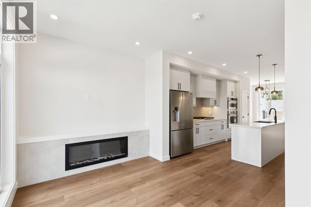 4307 30 Avenue SW - 5
