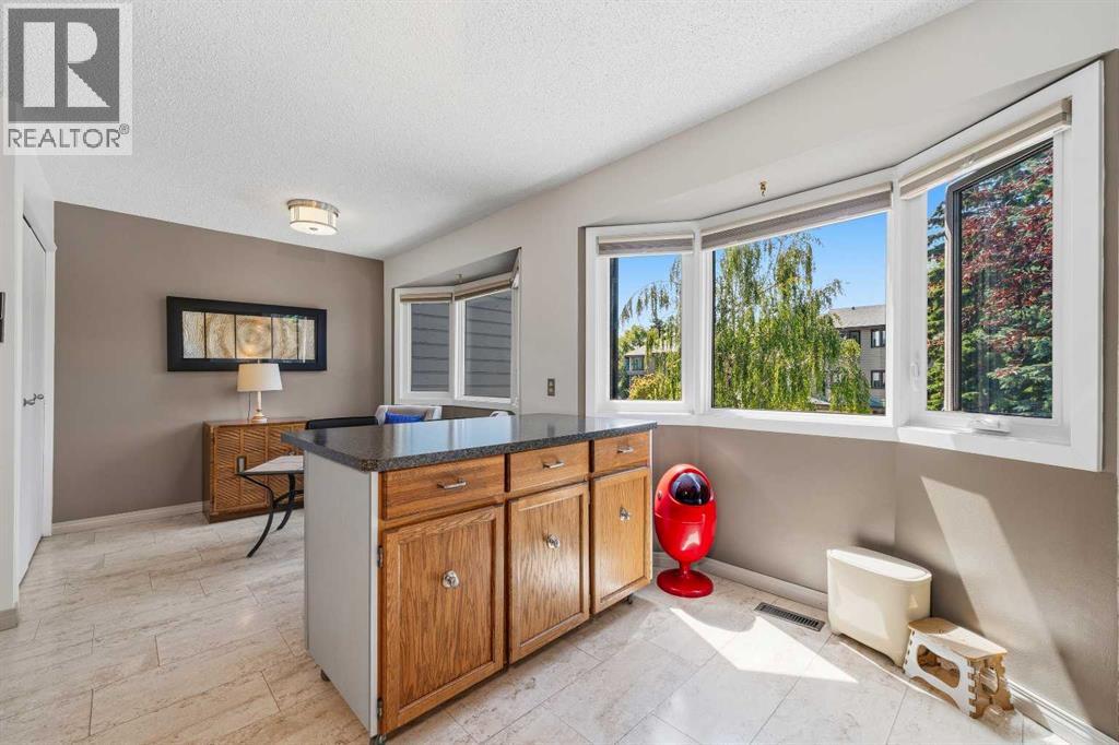 #104 23 Glamis Drive SW - 12