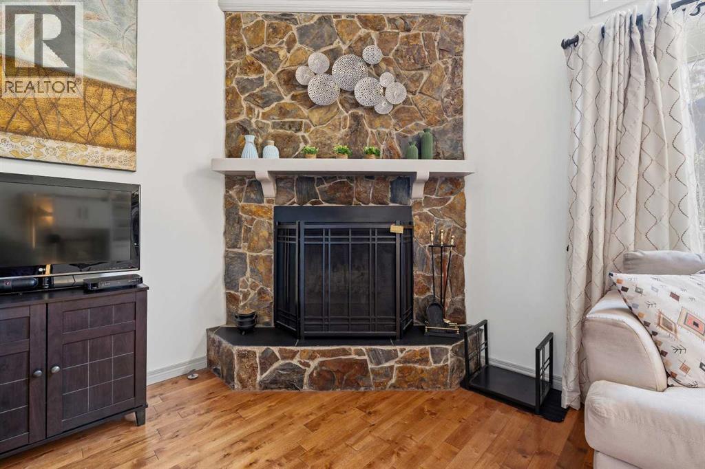 #104 23 Glamis Drive SW - 21