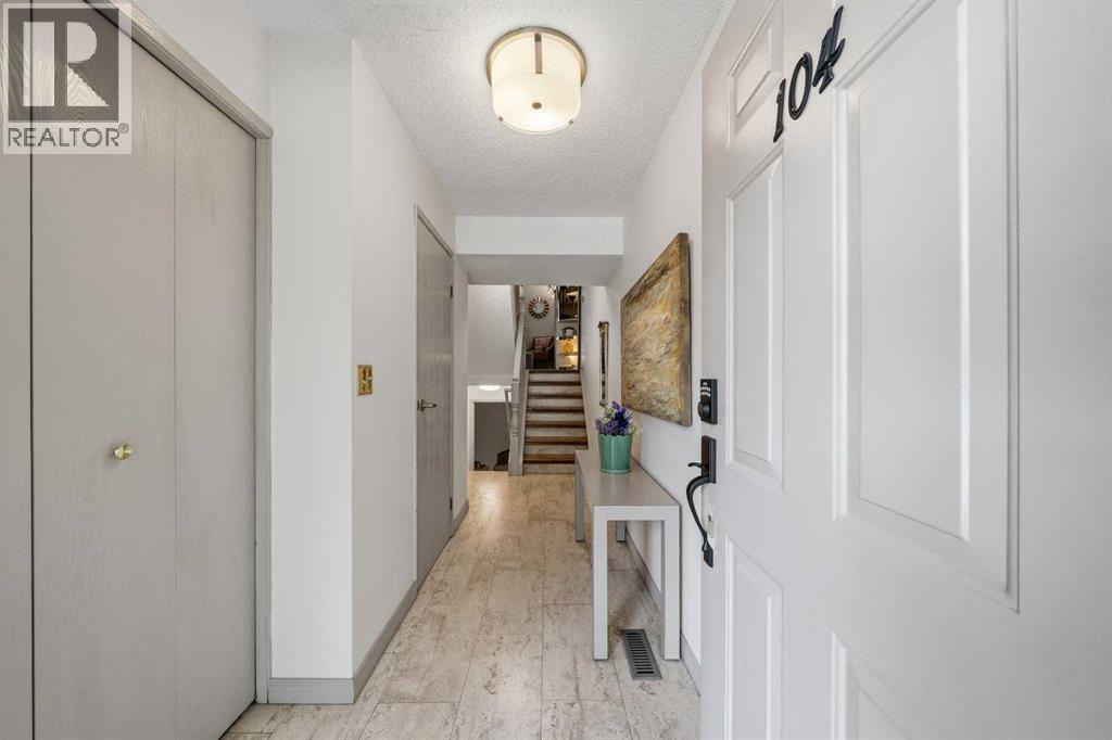 #104 23 Glamis Drive SW - 13