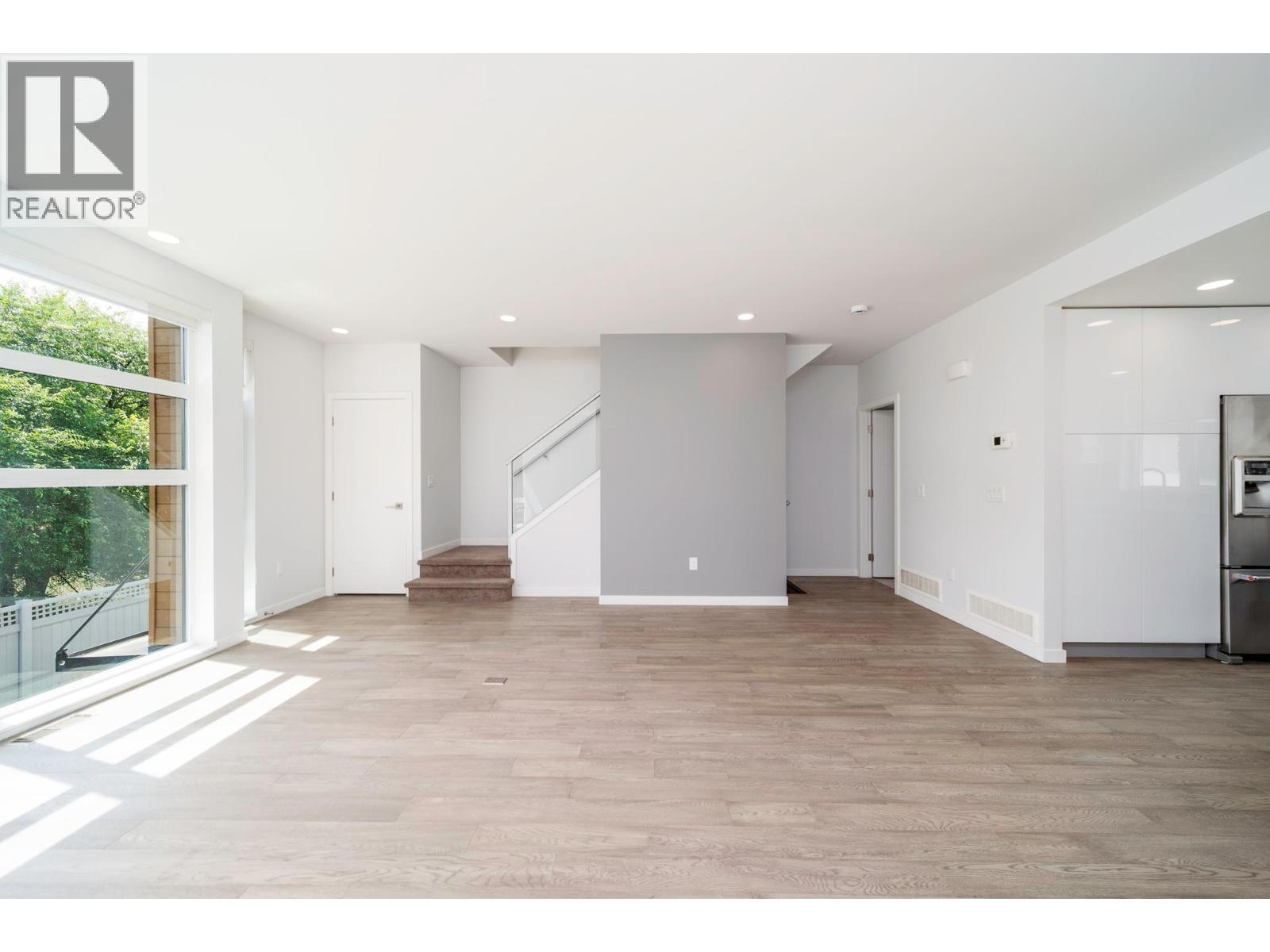 #29 1515 Highland Drive N - 23