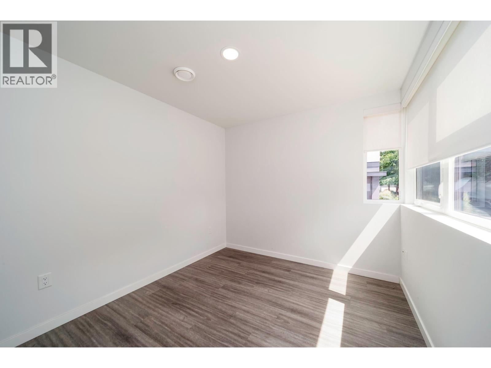 #29 1515 Highland Drive N - 18