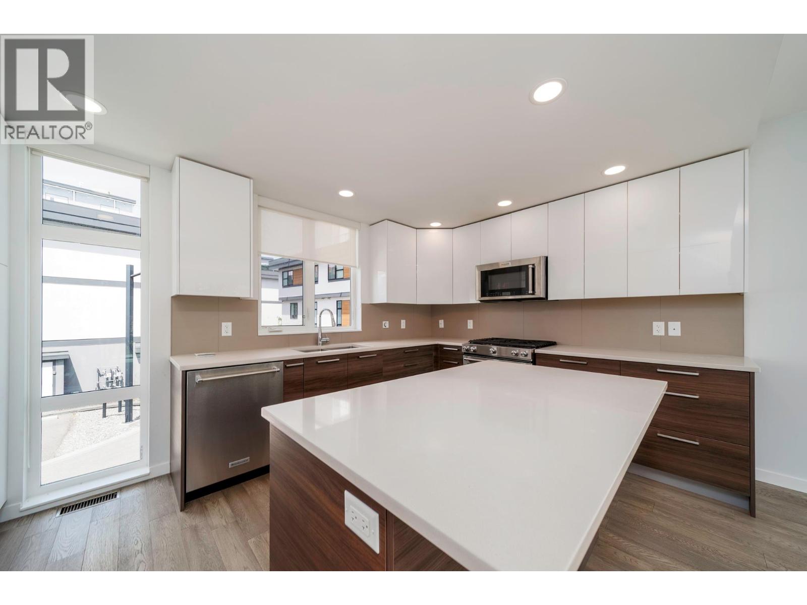 #29 1515 Highland Drive N - 3