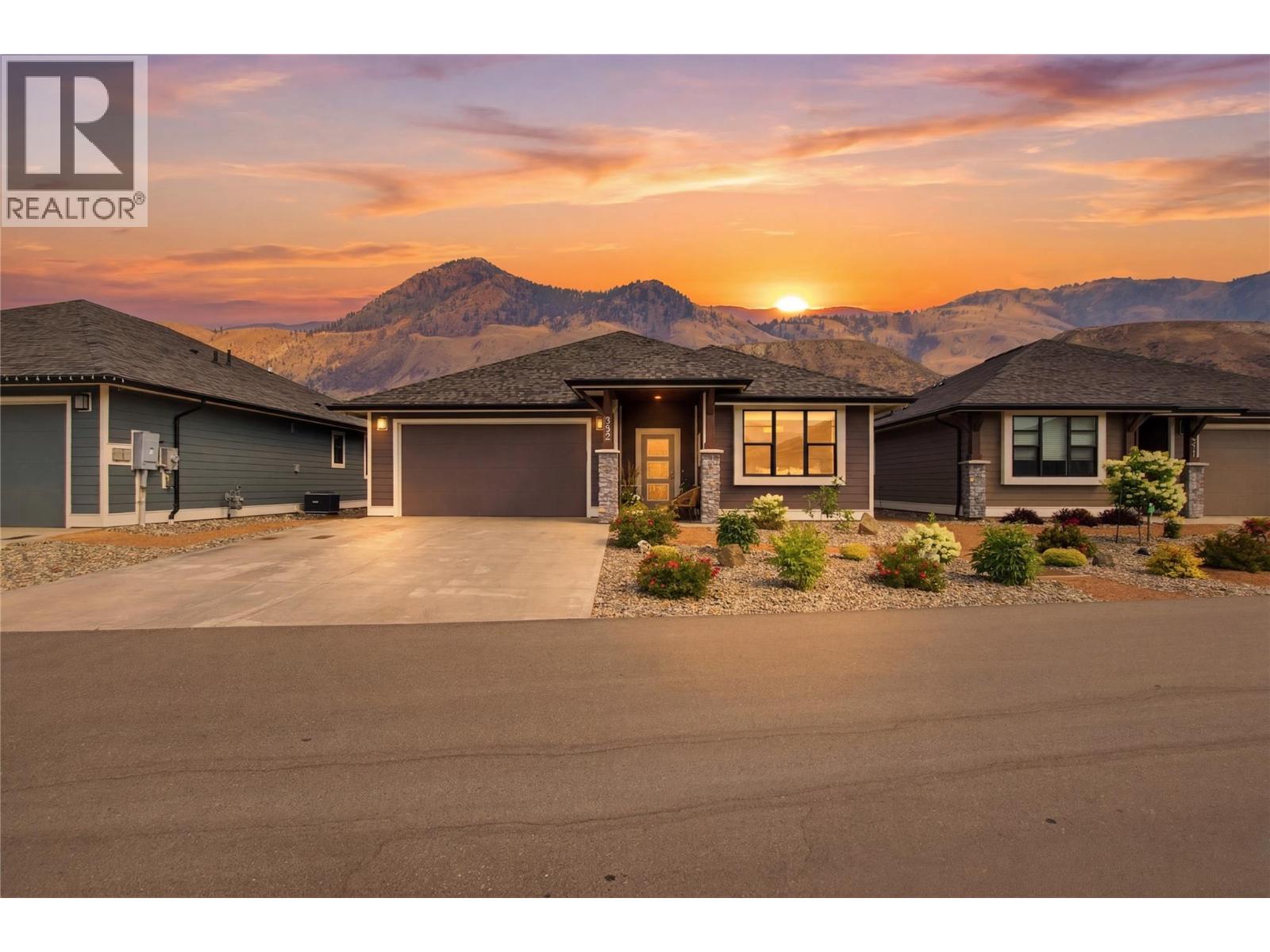 #309 641 SHUSWAP E Road - 1