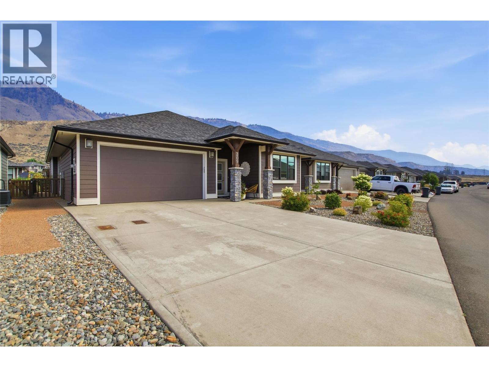 #309 641 SHUSWAP E Road - 3
