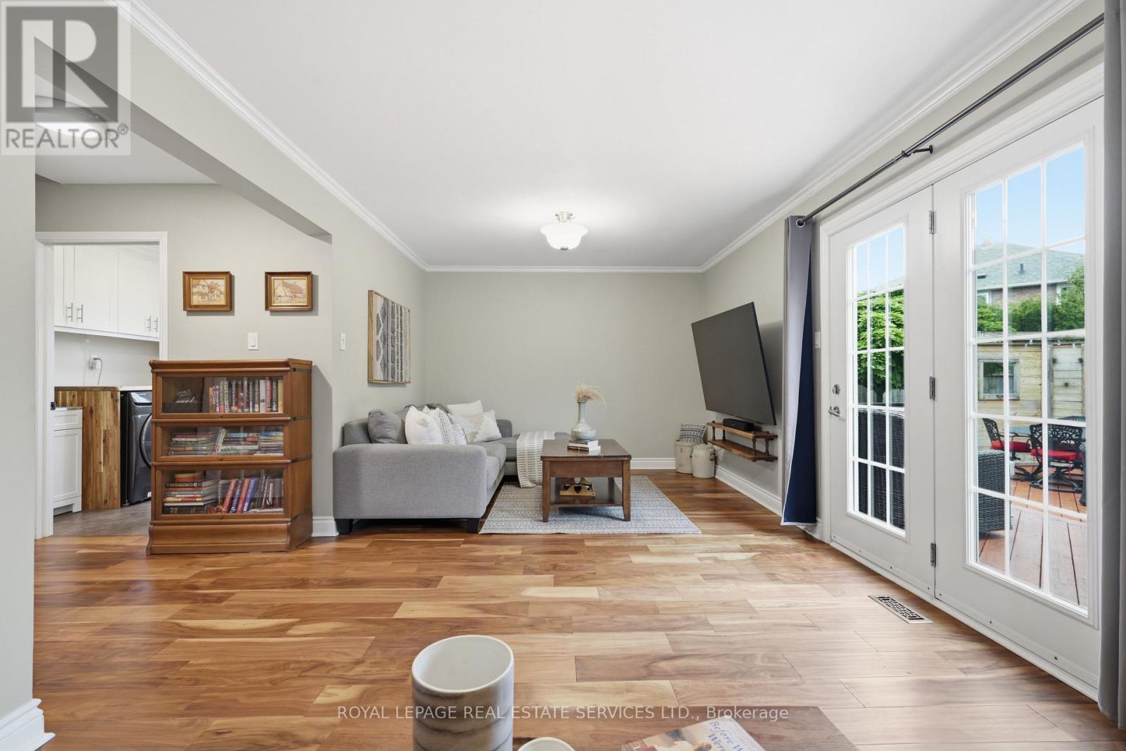 2035 PEN STREET - 25