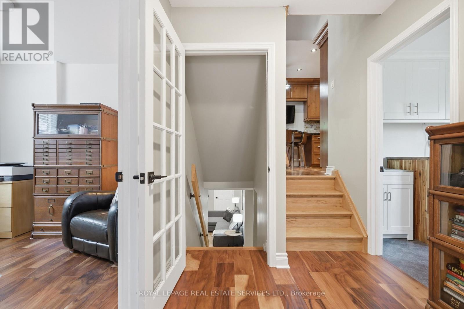 2035 PEN STREET - 27