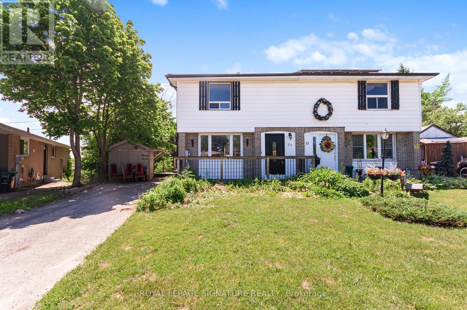 27 DAPHNE CRESCENT - 1