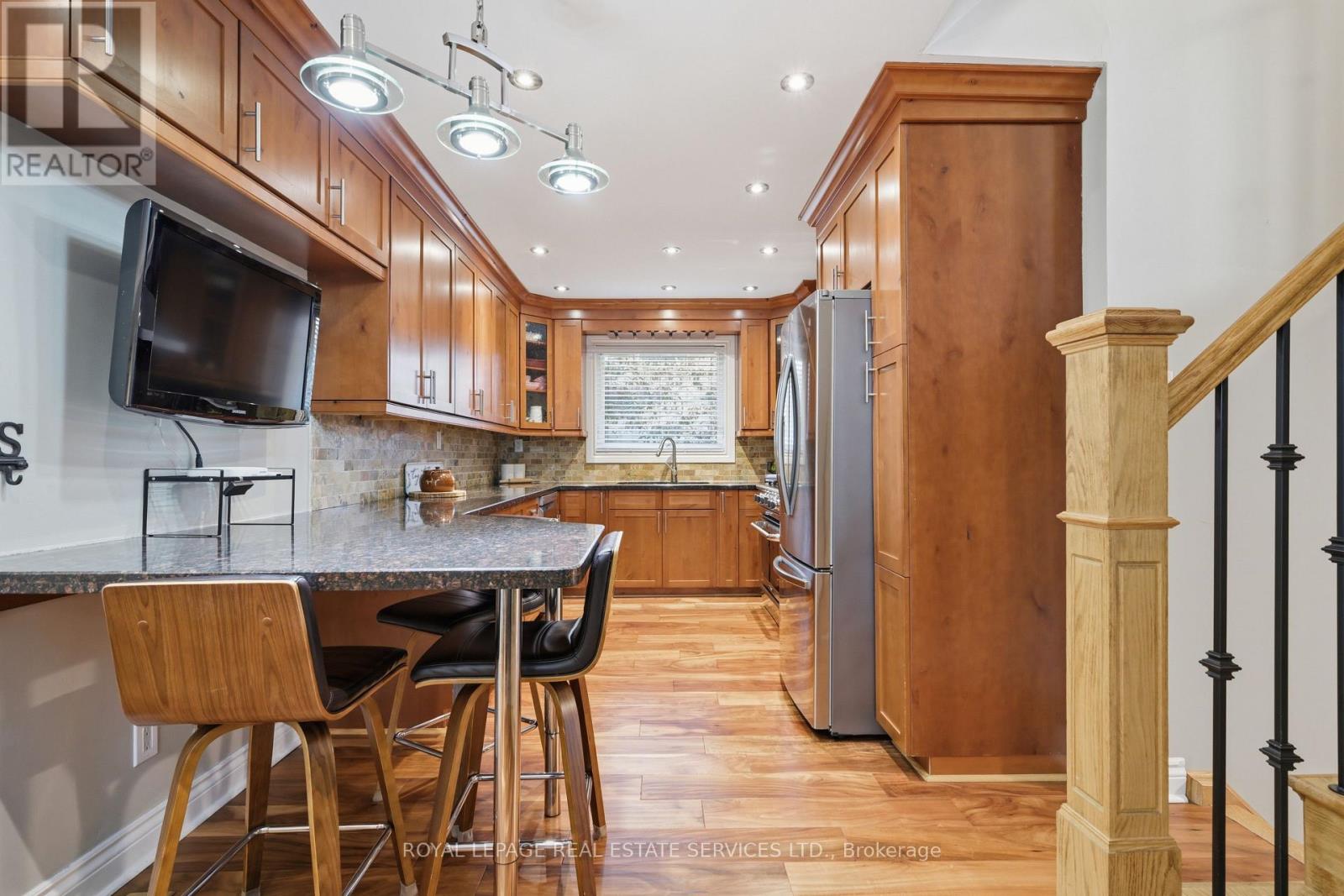 2035 PEN STREET - 13