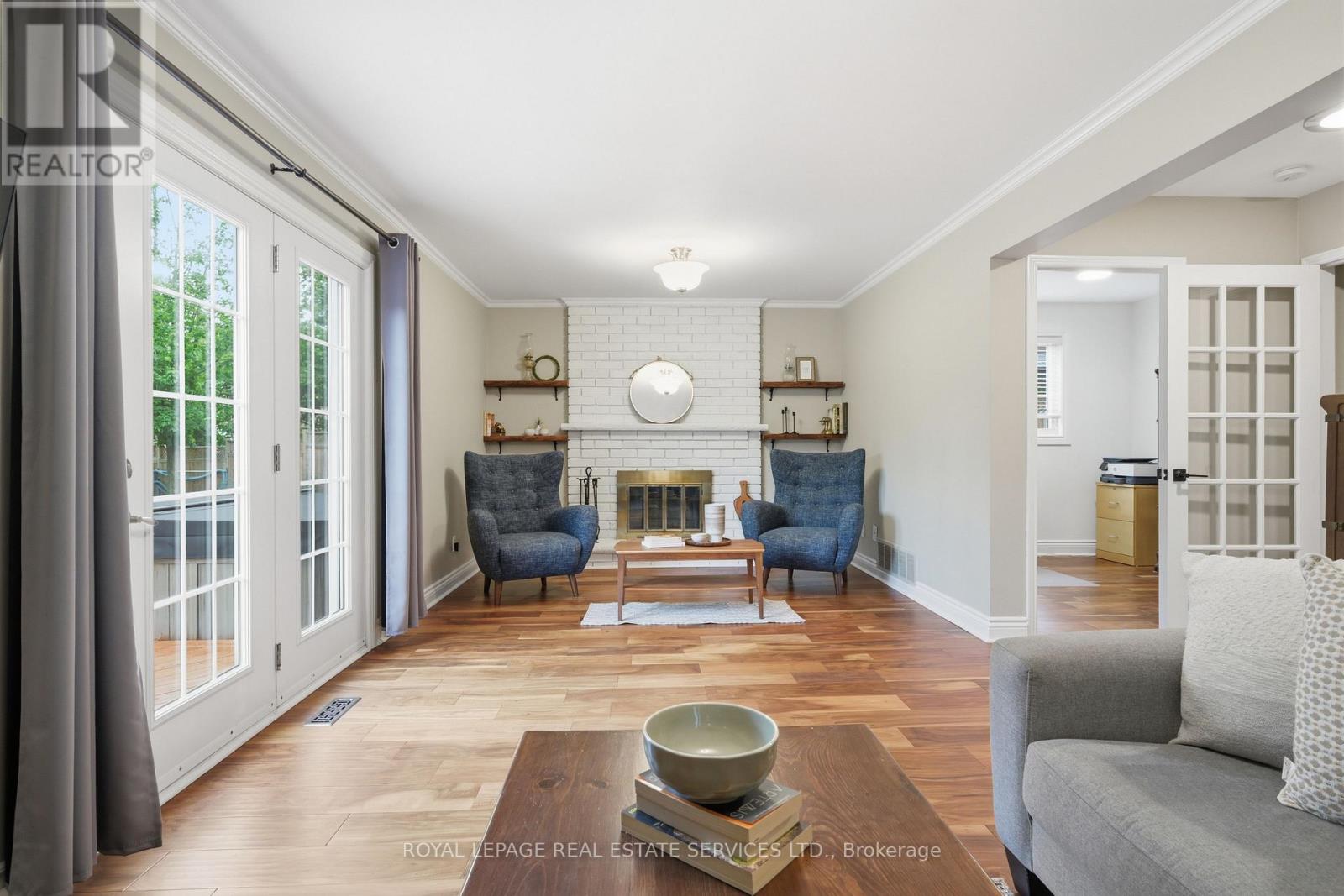 2035 PEN STREET - 26