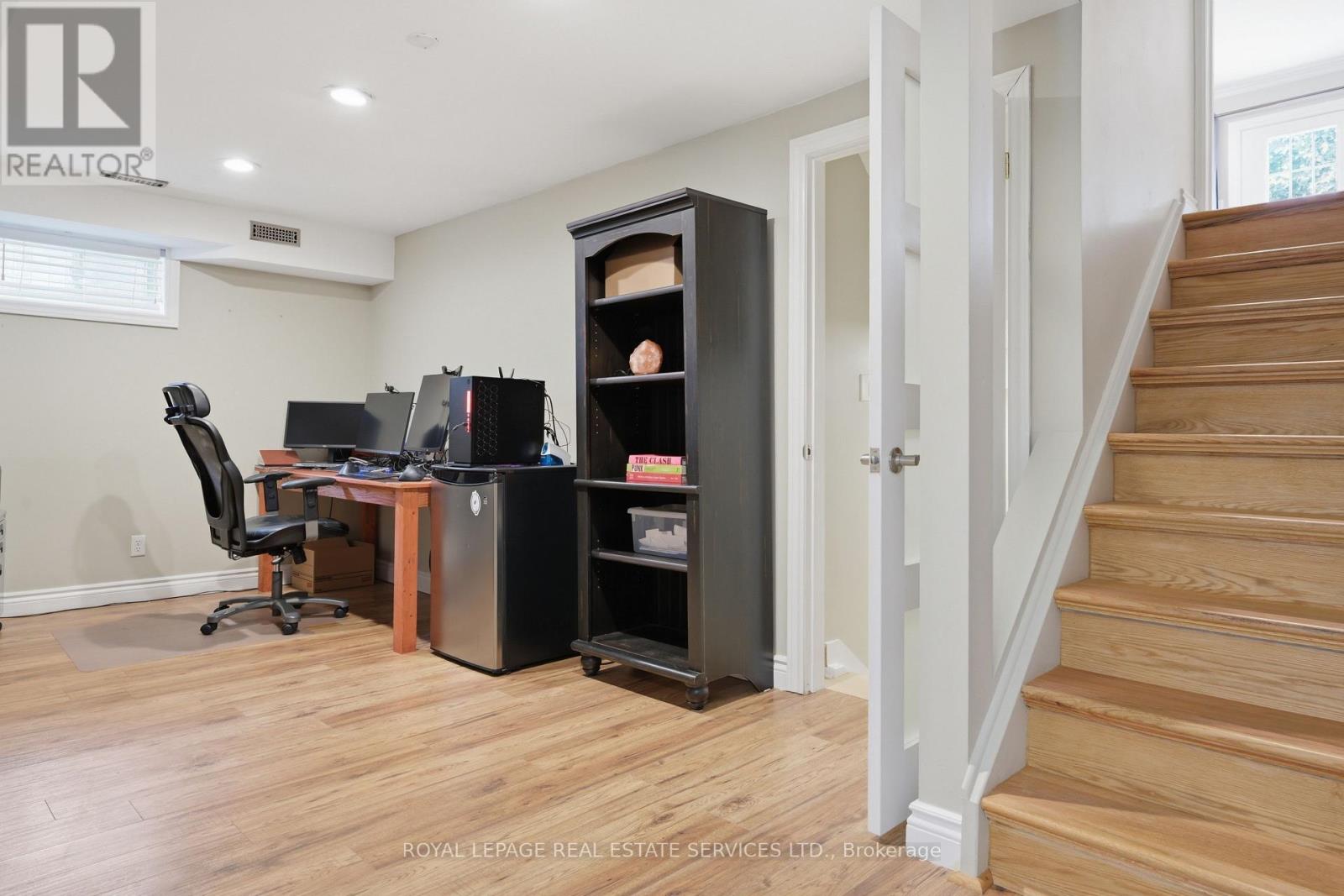 2035 PEN STREET - 30