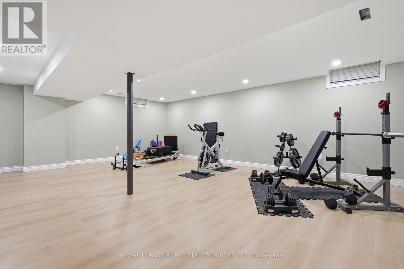 2035 PEN STREET - 32