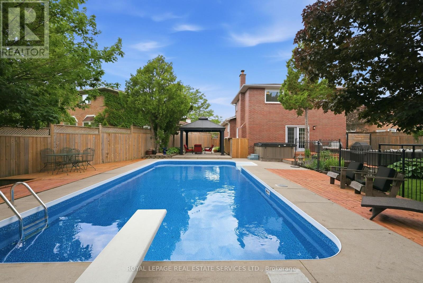 2035 PEN STREET - 36