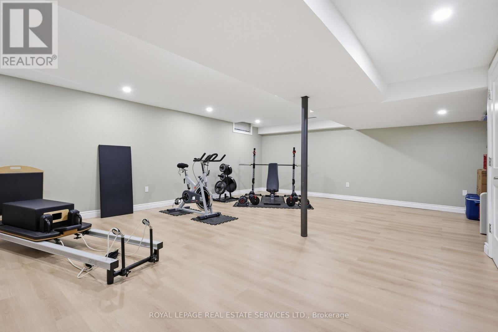2035 PEN STREET - 31