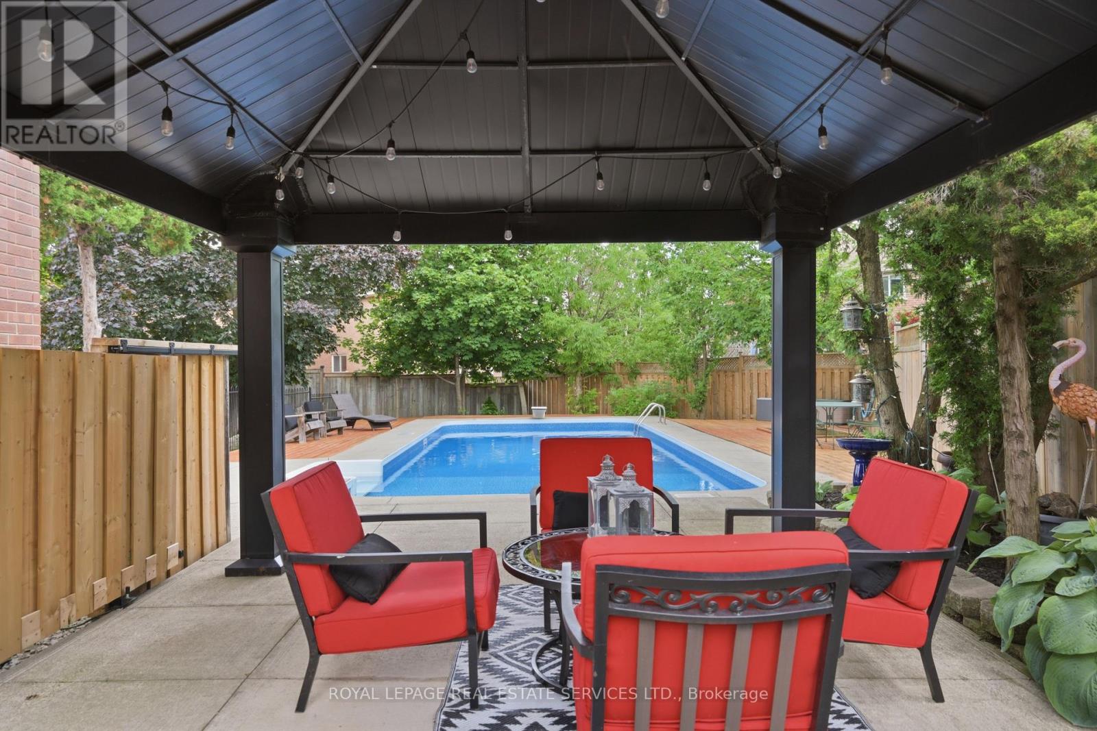 2035 PEN STREET - 33