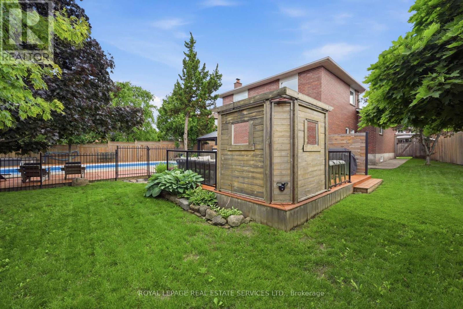 2035 PEN STREET - 40