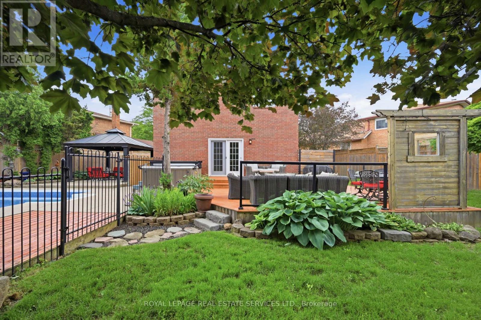 2035 PEN STREET - 39