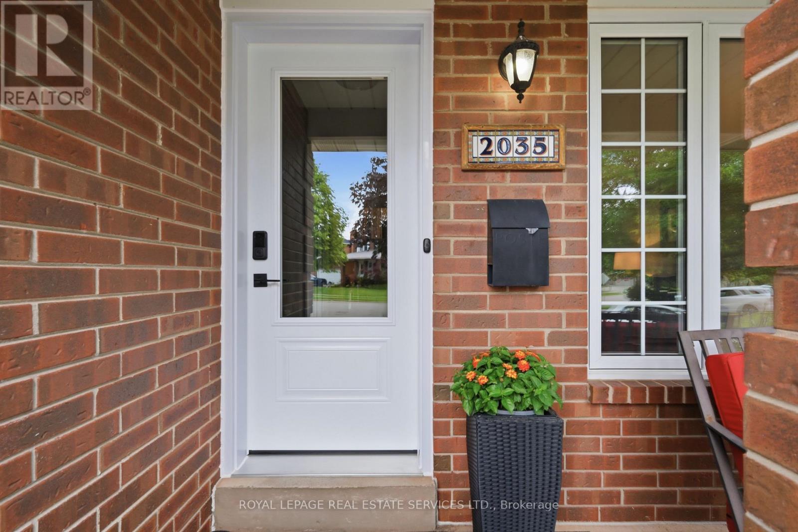 2035 PEN STREET - 6