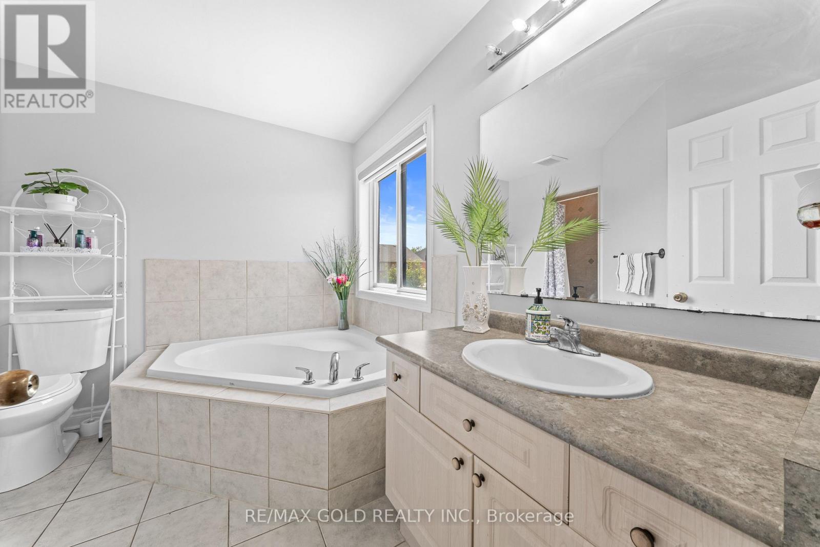 8 BAYRIDGE DRIVE - 17