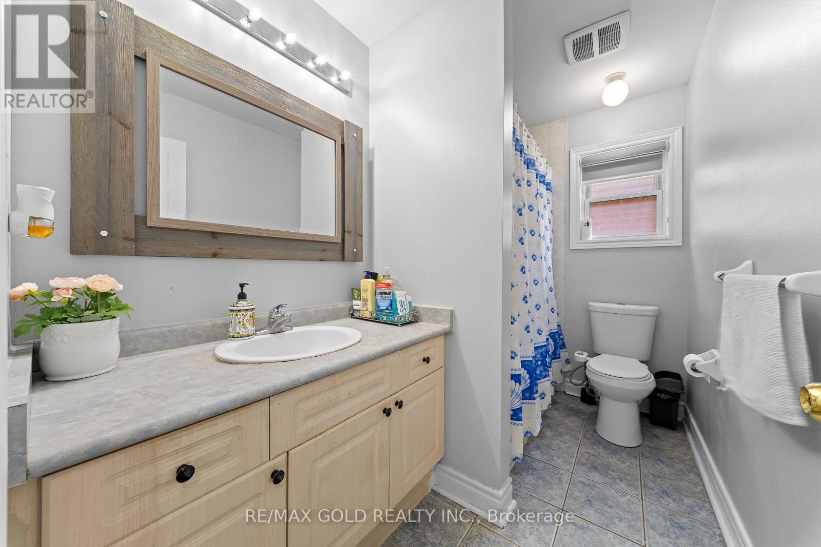 8 BAYRIDGE DRIVE - 19