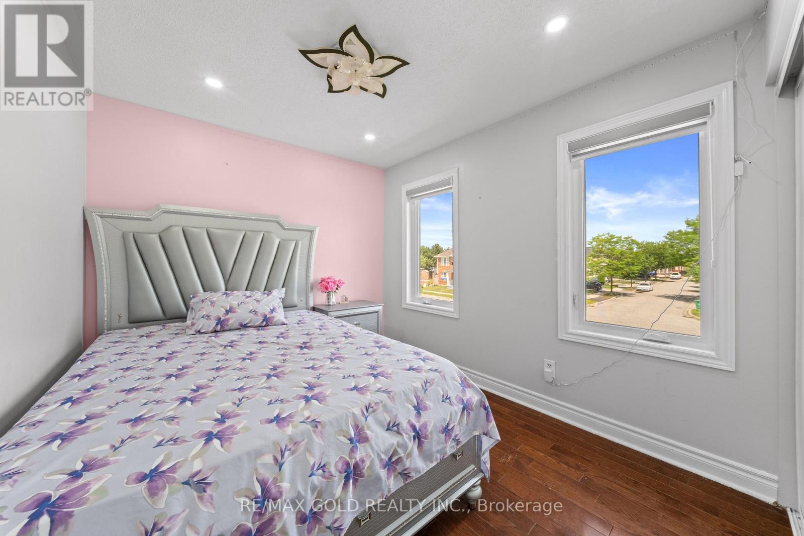 8 BAYRIDGE DRIVE - 20