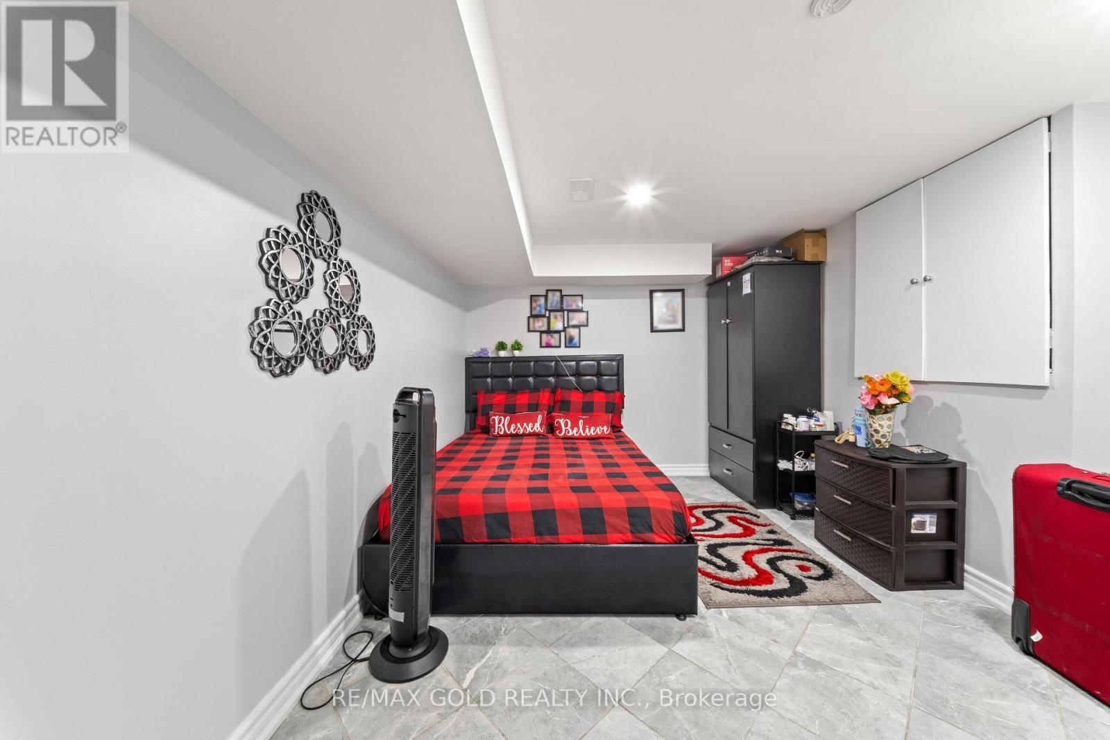 8 BAYRIDGE DRIVE - 27