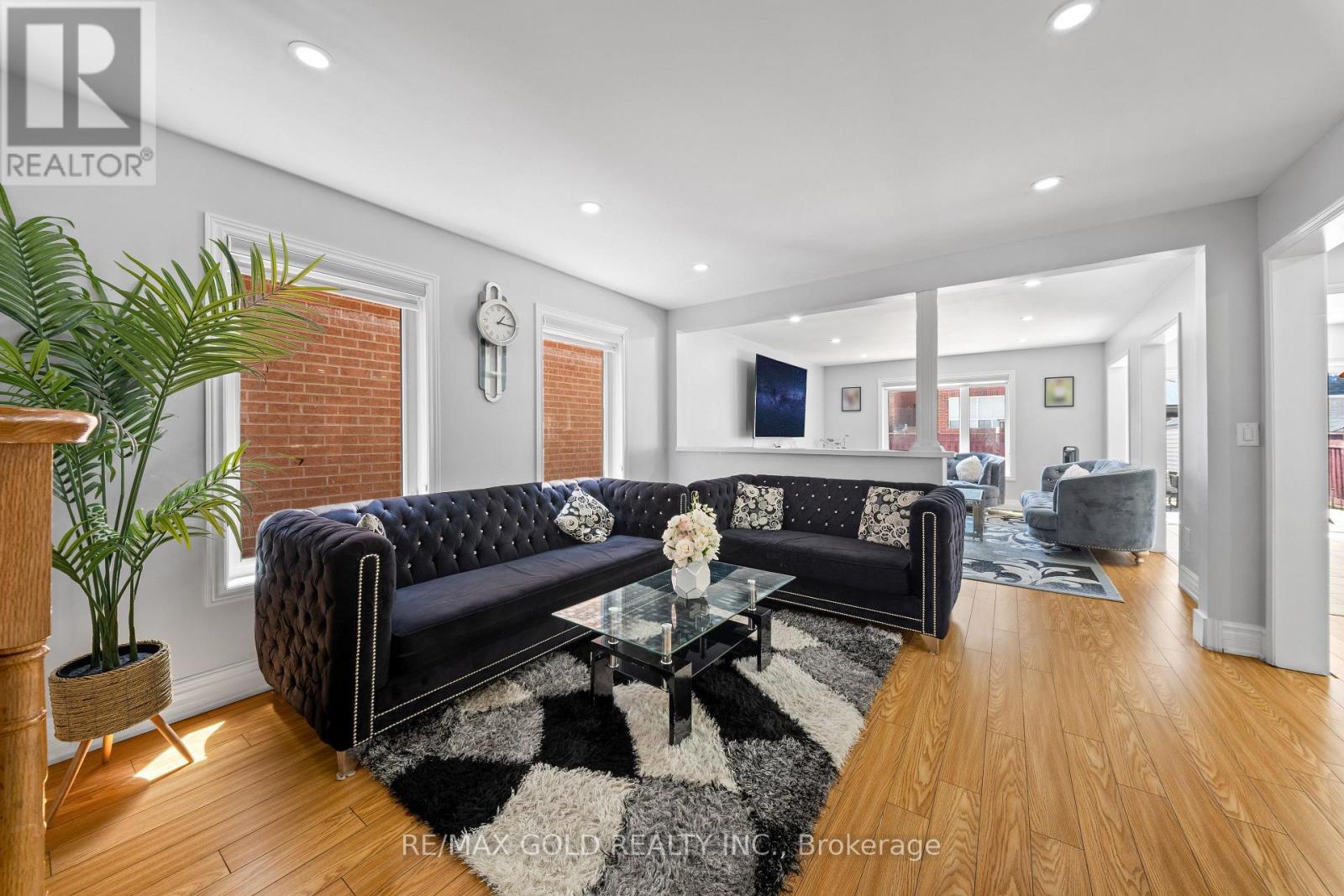 8 BAYRIDGE DRIVE - 3