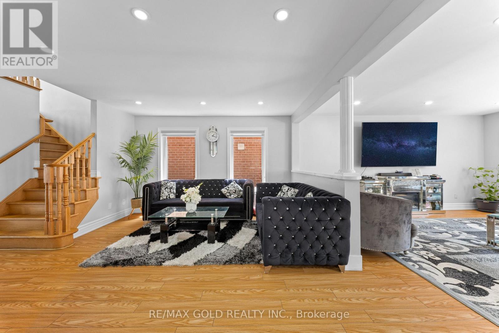 8 BAYRIDGE DRIVE - 4