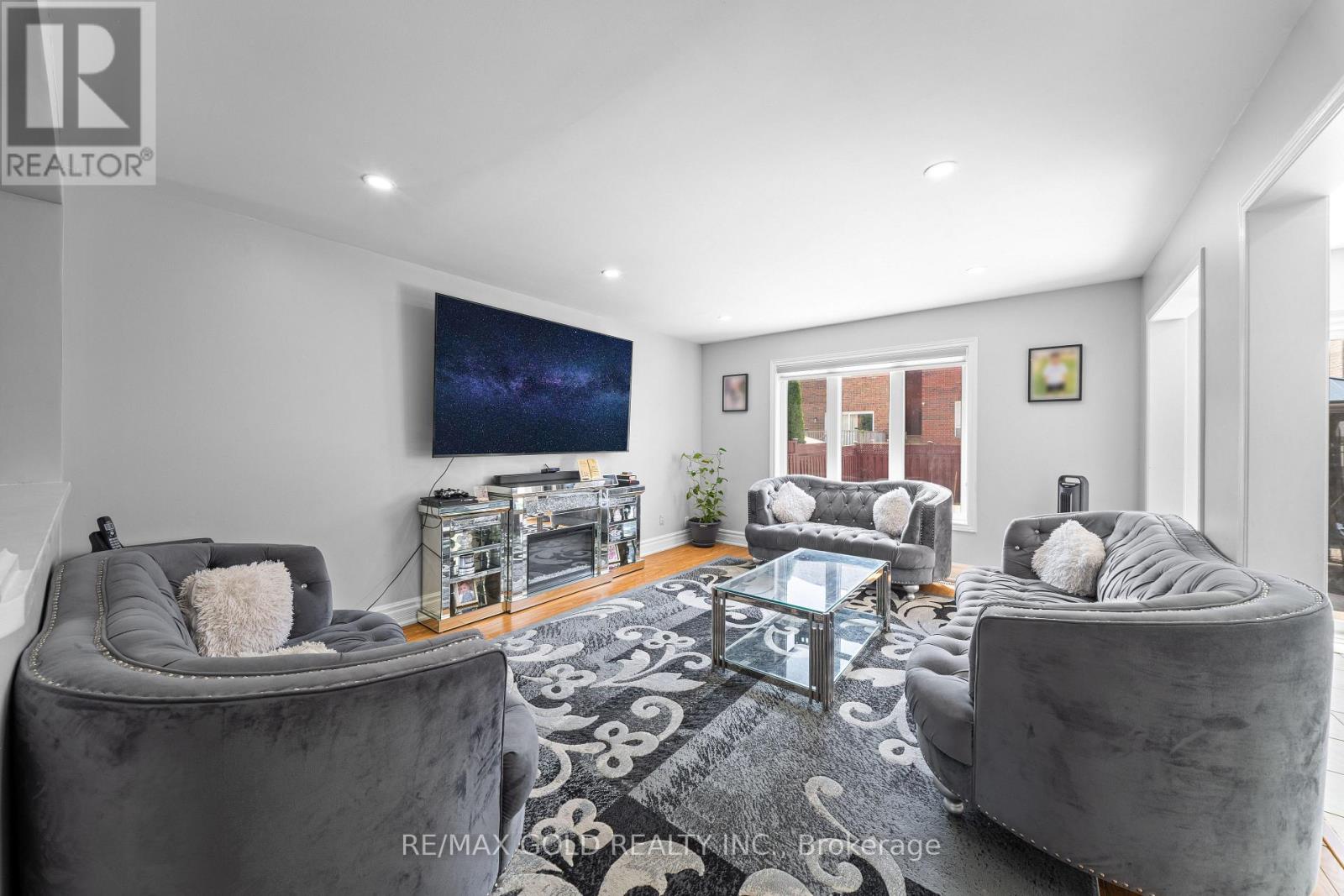 8 BAYRIDGE DRIVE - 5