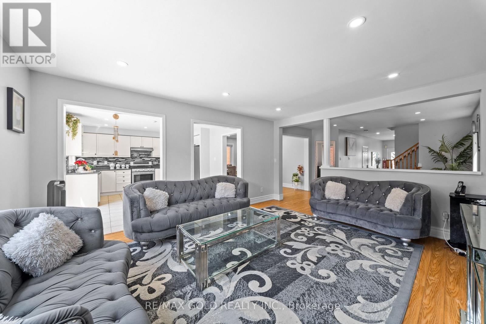 8 BAYRIDGE DRIVE - 7
