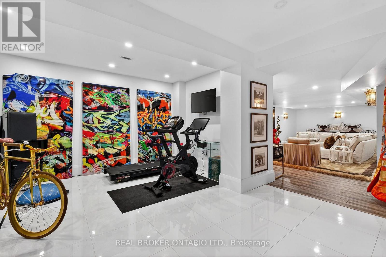 711 BEACH BOULEVARD - 30